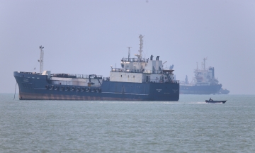 Oil tanker traffic through the Strait of Hormuz increases