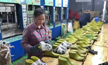 Director of company producing tens of thousands of fake branded sandals arrested