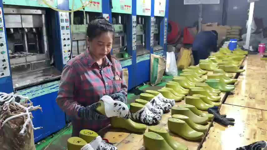 Director of company producing tens of thousands of fake branded sandals arrested