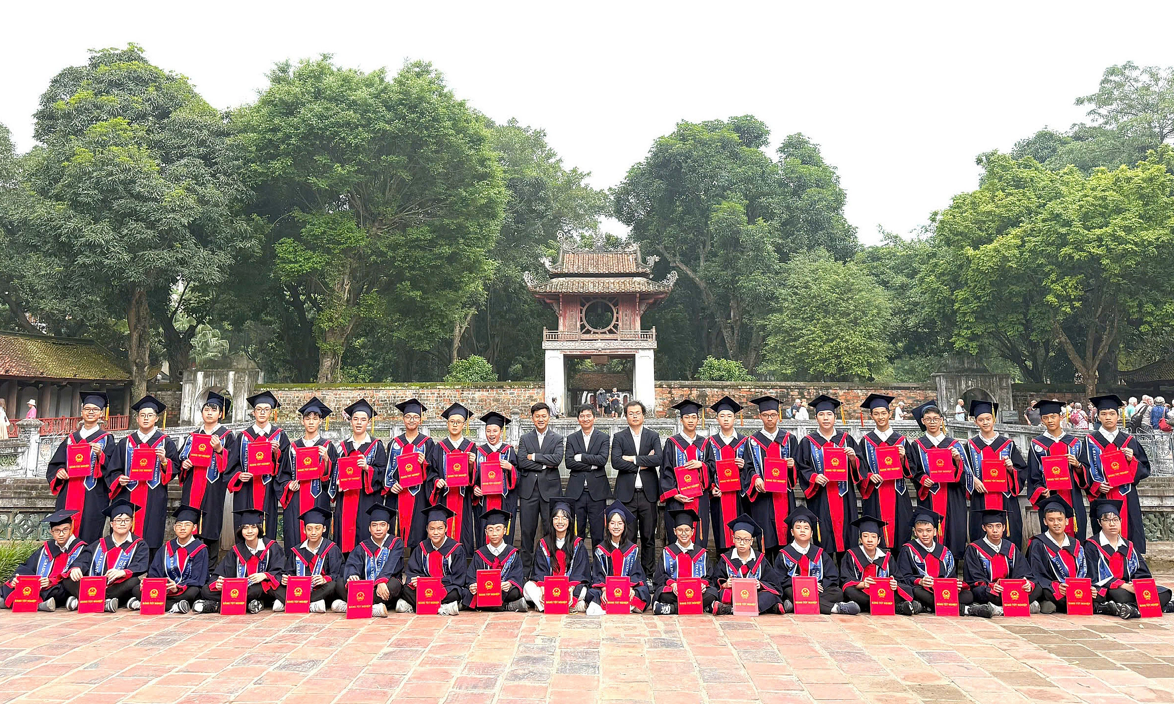 Class achieves 100% admission to specialized math and informatics programs in Hanoi