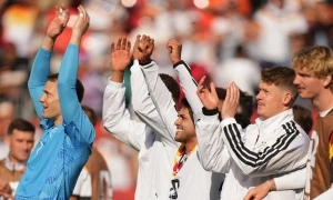 Neuer breaks goalkeeper record at World Cup