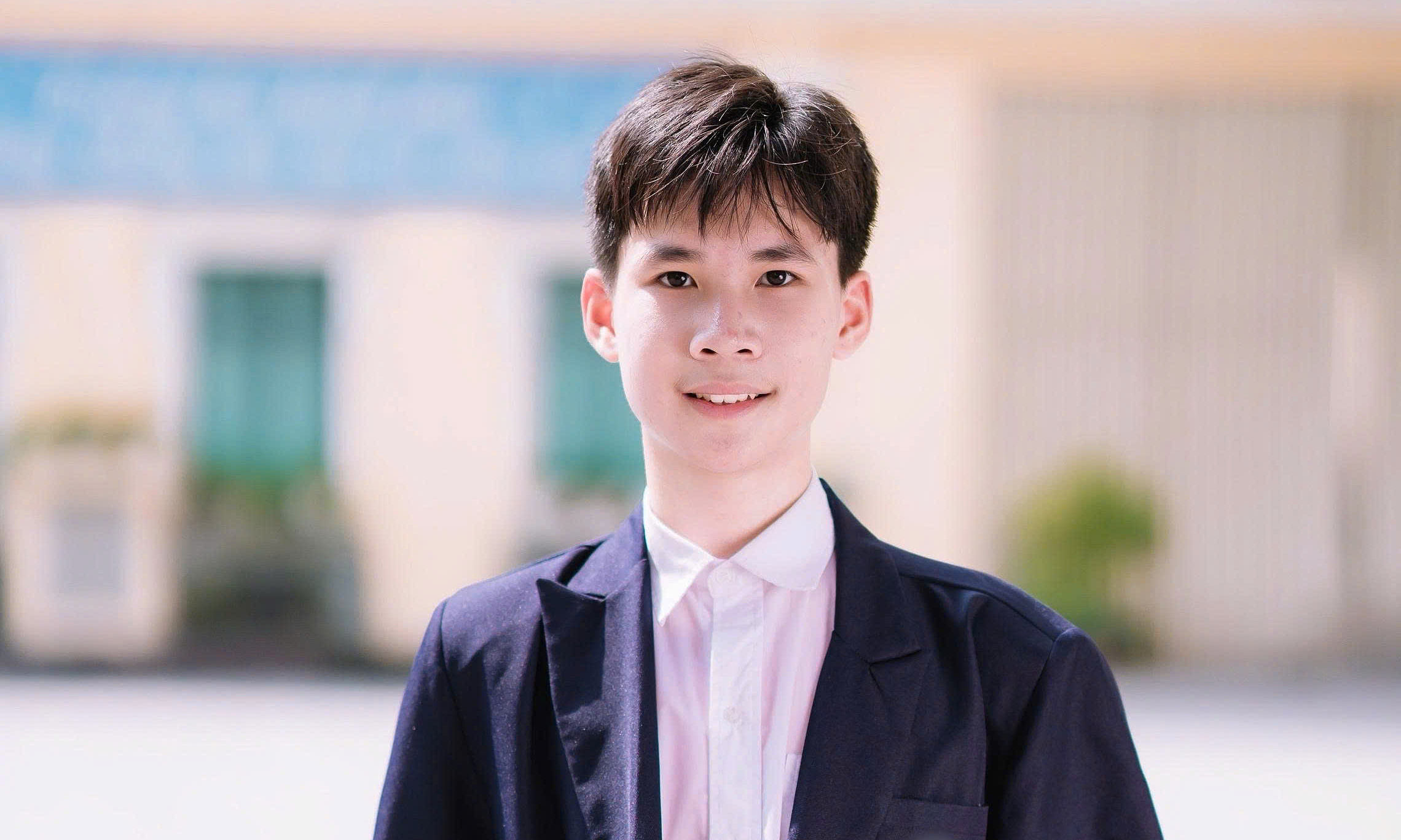 Top Student Achieves Perfect 10 in Specialized Math Exam