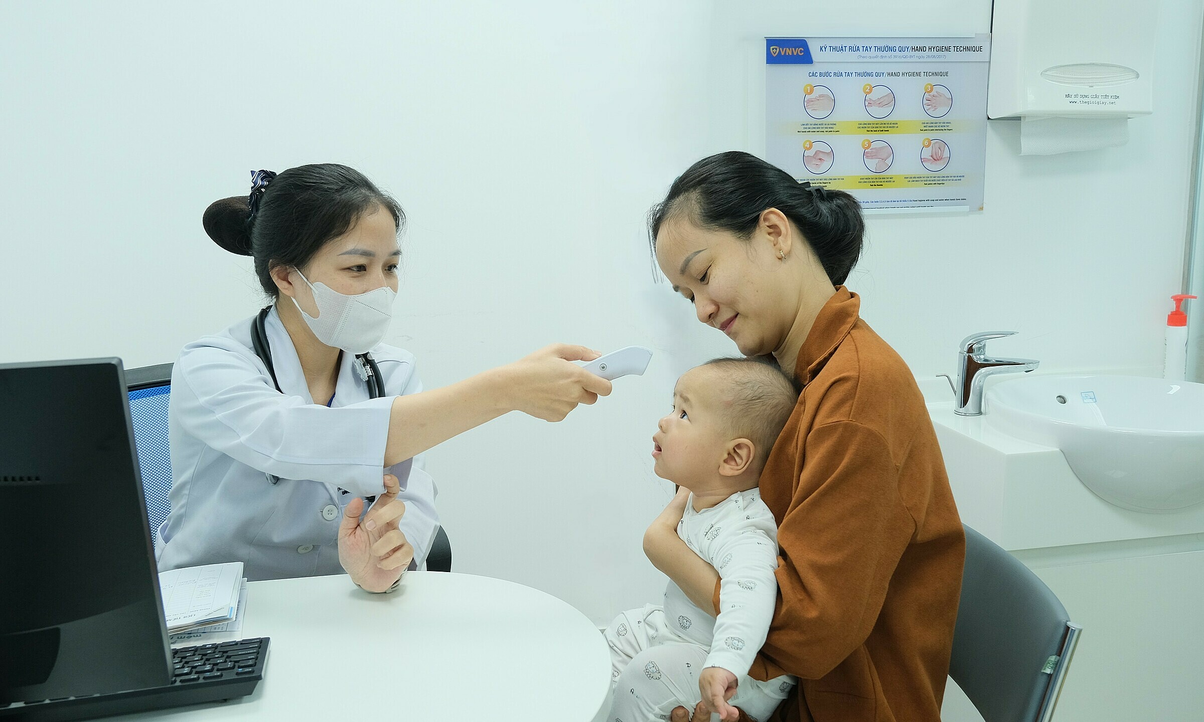 Does hot weather make post-vaccination fever more likely?