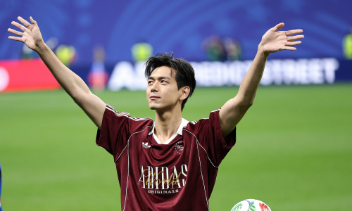 Actor Li Xian creates a buzz at the World Cup