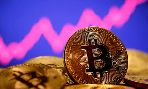 Investors 'bet' bitcoin could fall to 52,000 USD