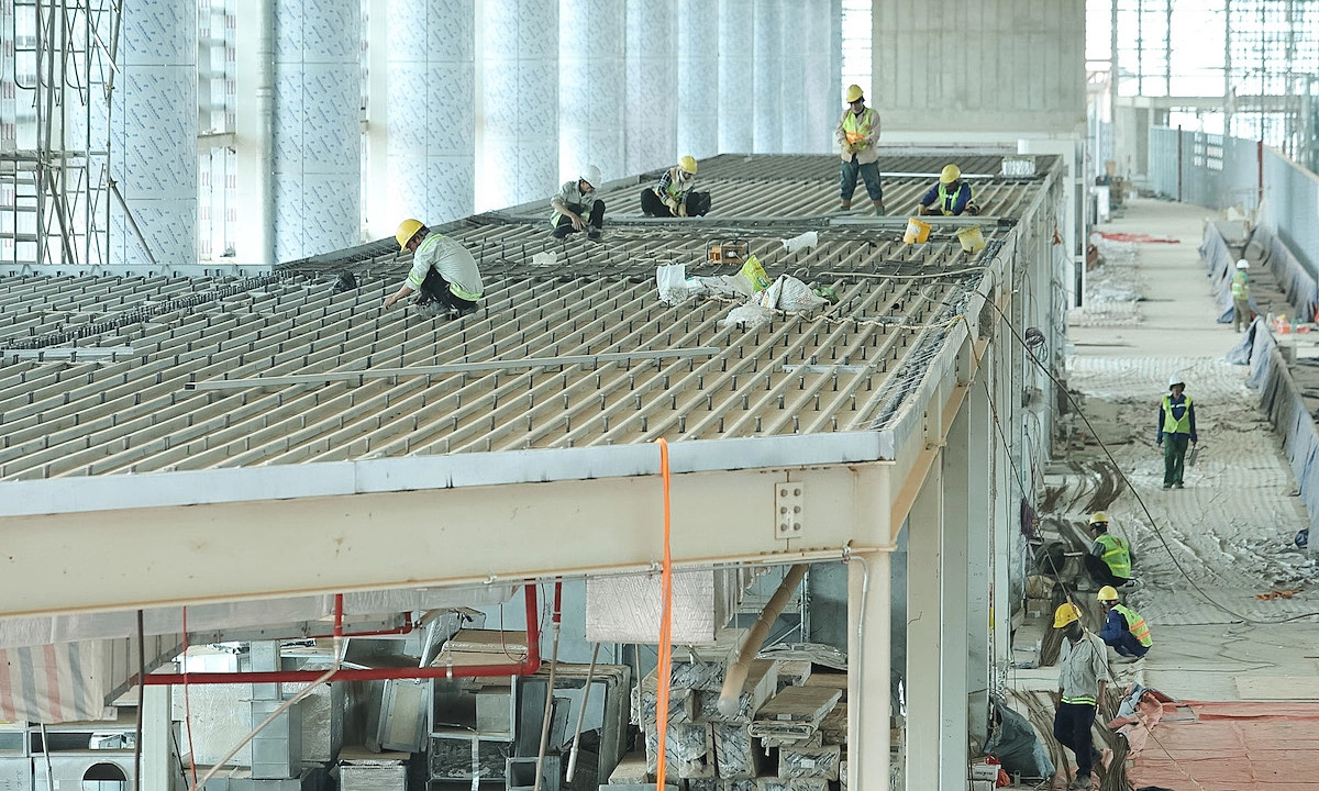 Long Thanh airport boosts workforce to meet year-end deadline