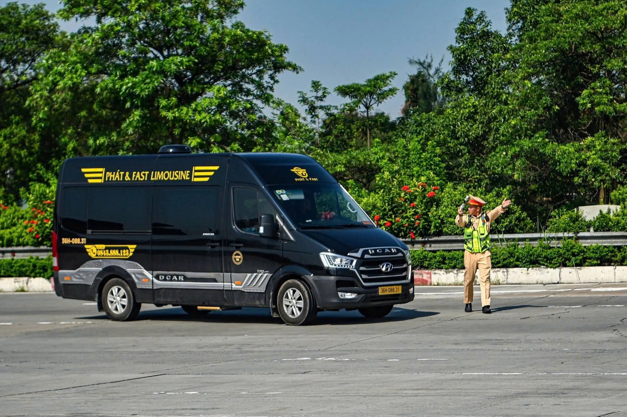 Contract vehicles must share transportation contract data with traffic police department