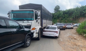 Multi-vehicle accident causes 5 km traffic jam on pass connecting Da Lat - Phan Thiet