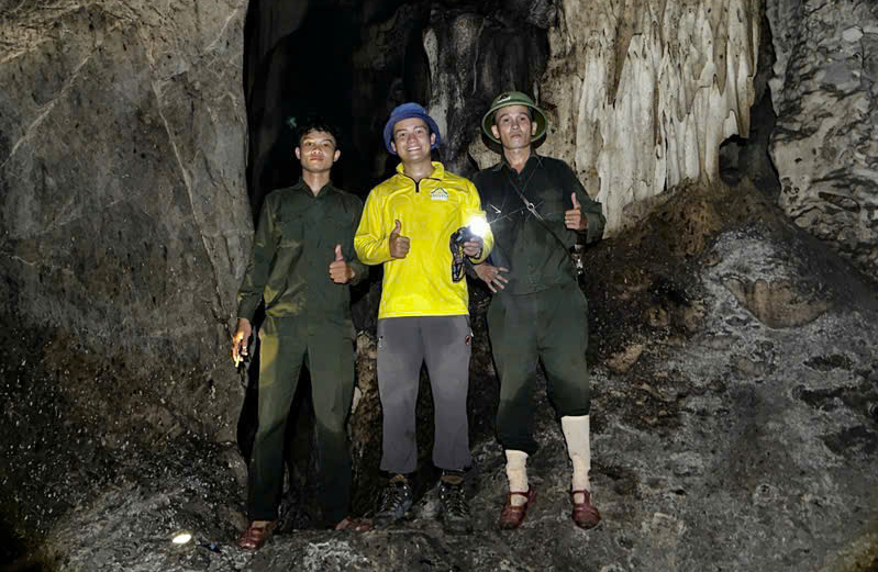 Large cave discovered in Quang Tri's primeval forest