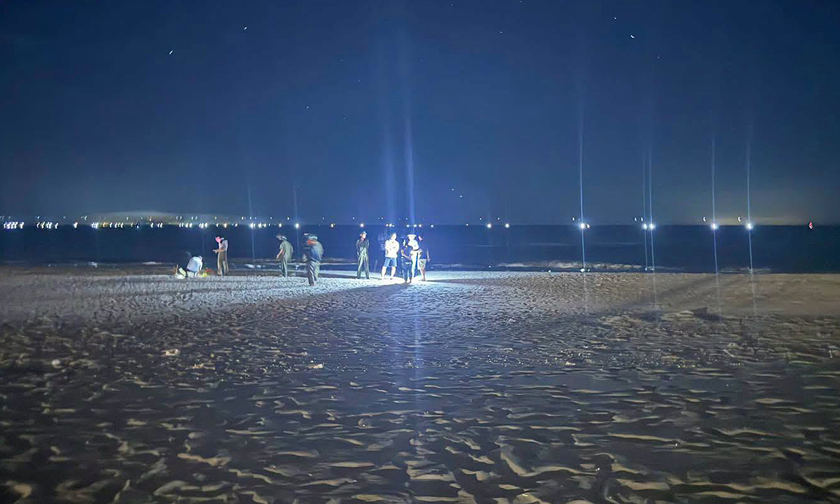 Father dies, son missing after incident at Xuan Thanh beach