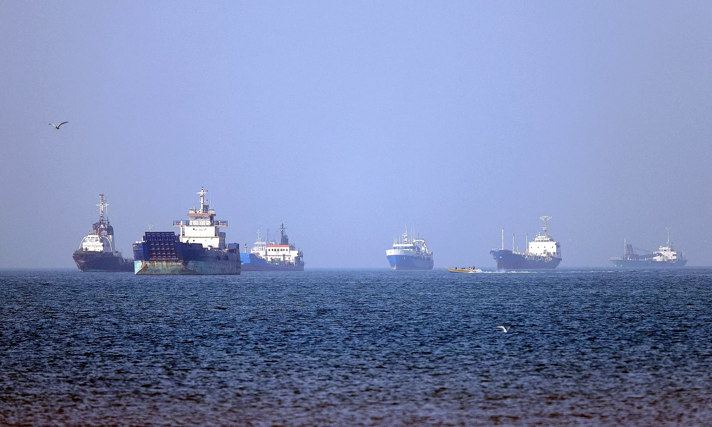 Ship traffic through Hormuz highest since start of conflict