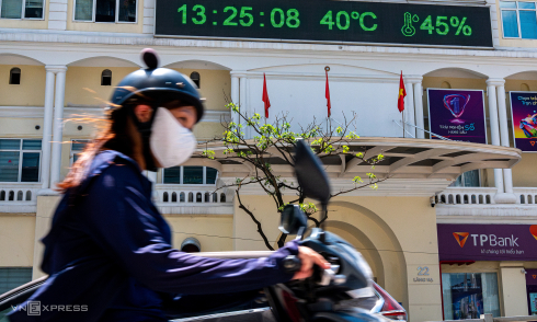 Hanoi records country's highest temperature, nearly 41 degrees C