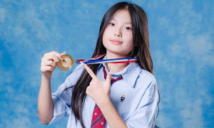 Going against parents' expectations, female student becomes top Chinese major