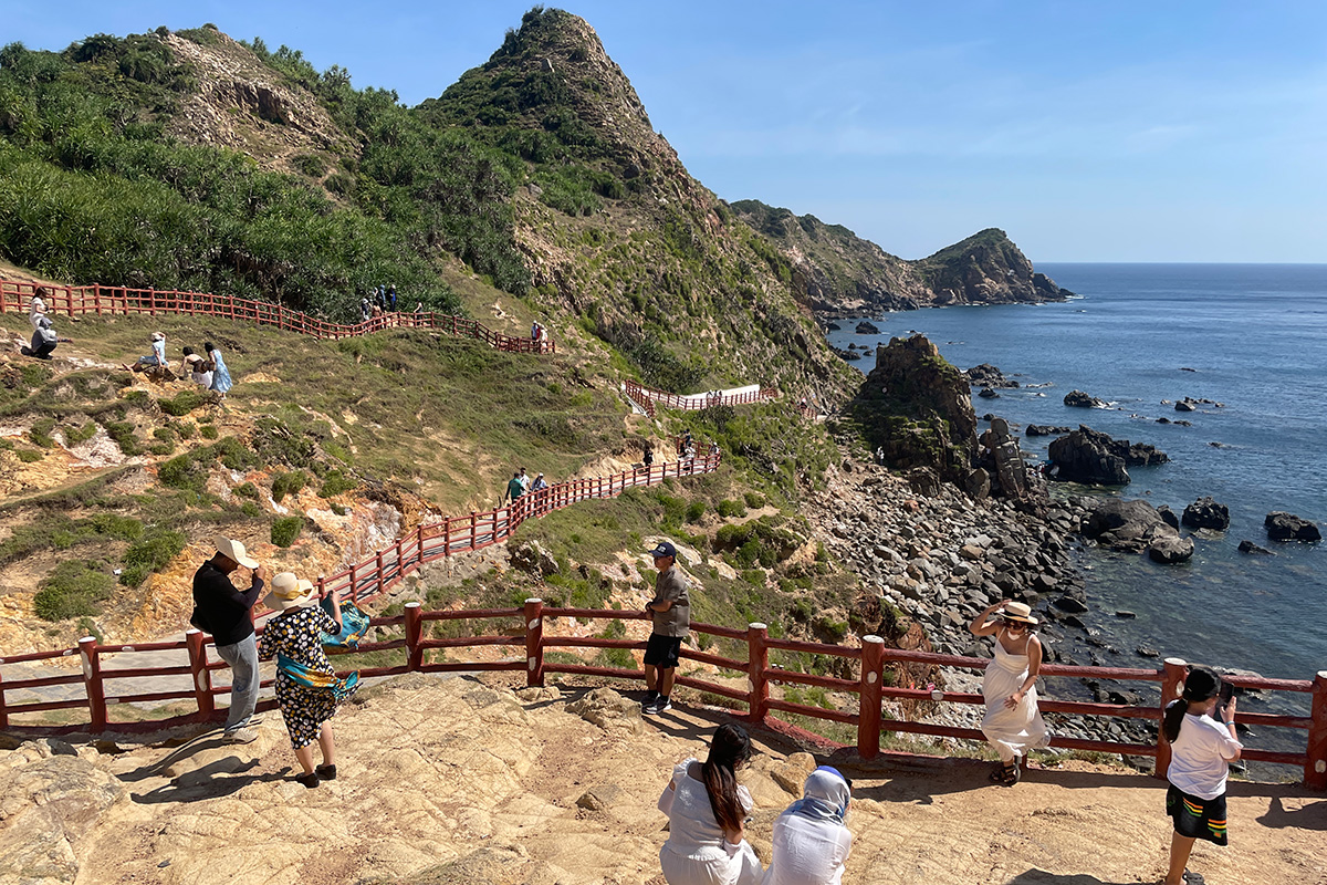 Tourists react to increased ticket prices at Eo Gio tourist area