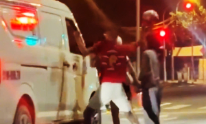 Conflict over a horn leads to 4 individuals vandalizing a car in Ho Chi Minh City