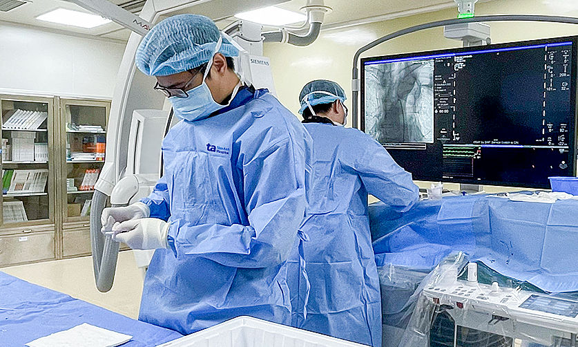 Coughing up blood, acute respiratory failure due to pulmonary tuberculosis