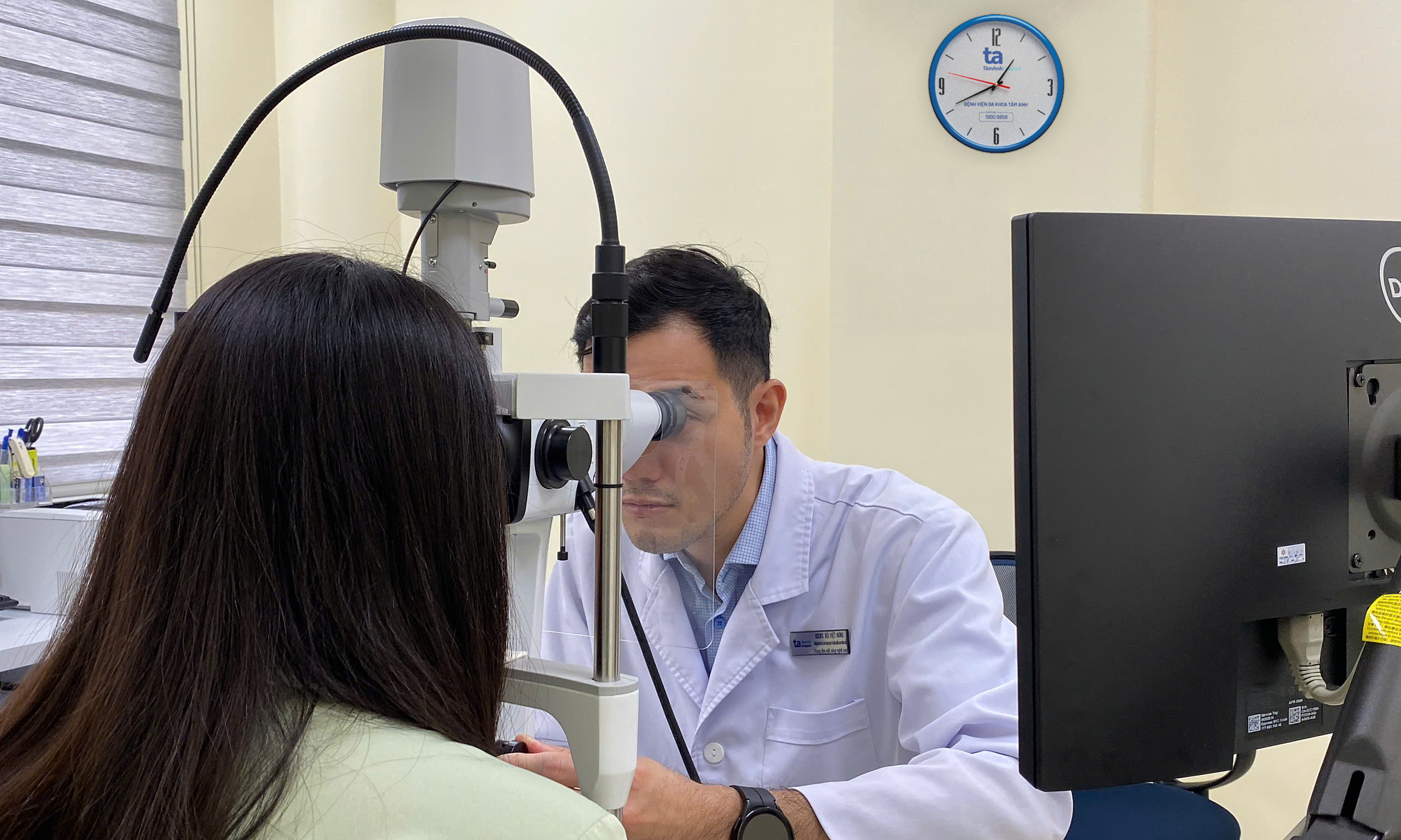 Can vitreous hemorrhage resolve on its own?