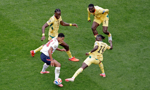 Merson: "England needs to get the ball to Bellingham like Argentina does with Messi"