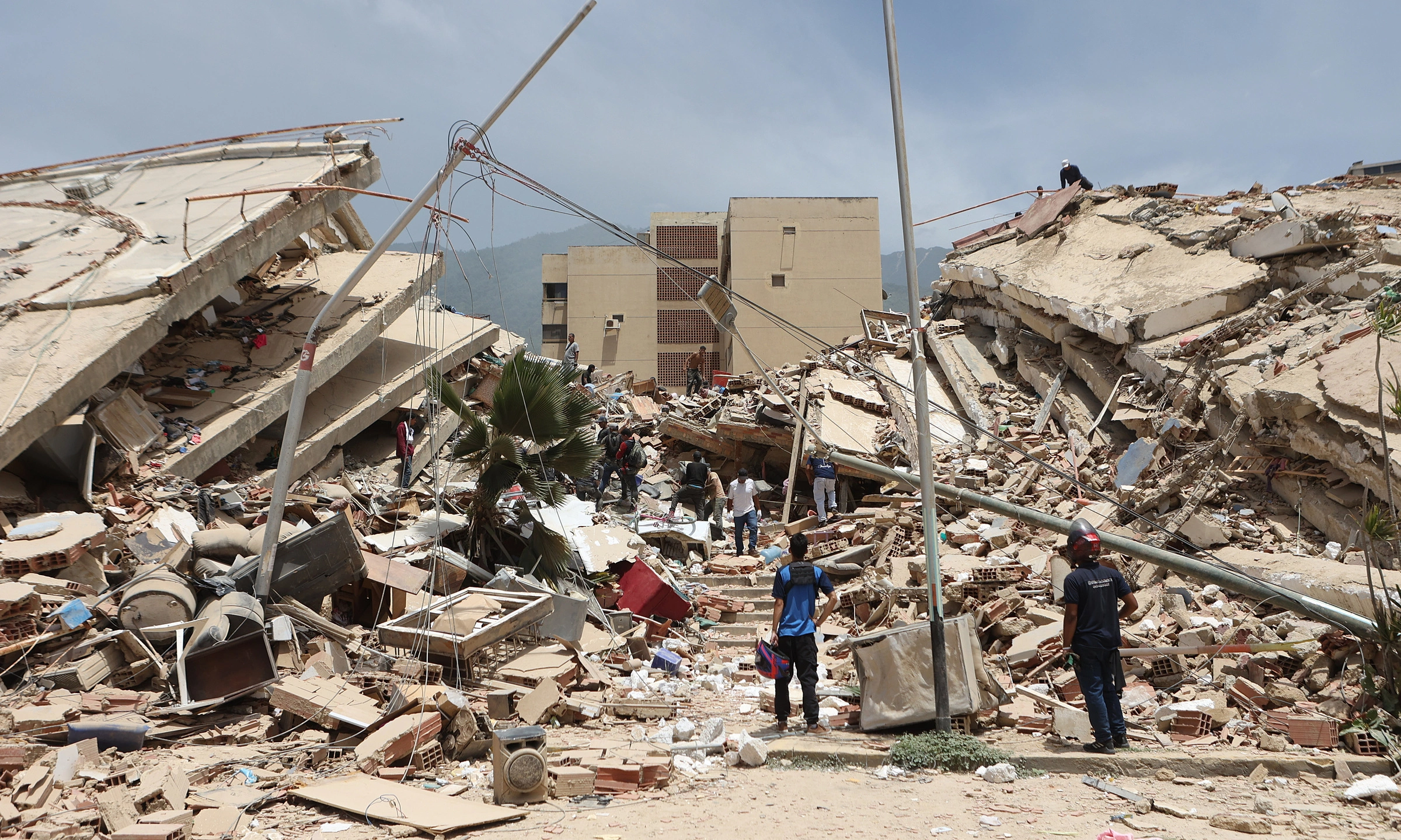 Death toll from double earthquakes in Venezuela rises to nearly 600