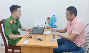 Police question man who sprayed water at tourists in Cua Lo