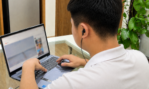 Does wearing headphones all day cause hearing loss?