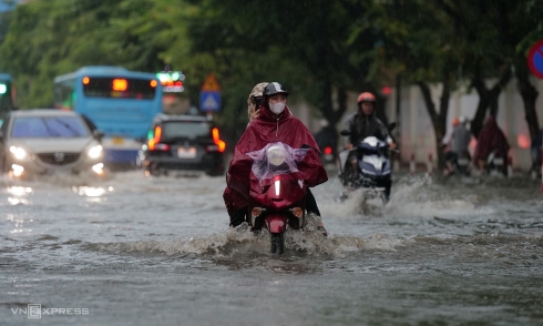 Northern region receives nearly 200 mm of rain, Hanoi to experience thunderstorms during rush hour