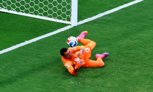 Uruguay goalkeeper requests substitution after World Cup 2026 error