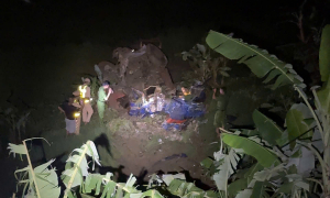 Truck plunges into ravine in Son La, three dead