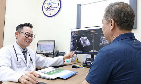 Acute hepatitis after two weeks of alcohol consumption and late nights