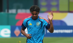 Uruguay - Spain: Yamal starts