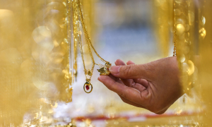 World's largest gold investment fund sells nearly 60 tons in half a year