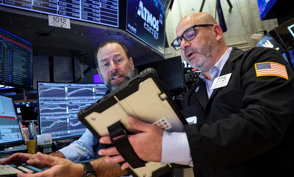 Why are global technology stocks plummeting?