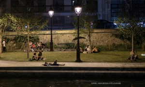 Overnight life as French citizens escape the heat