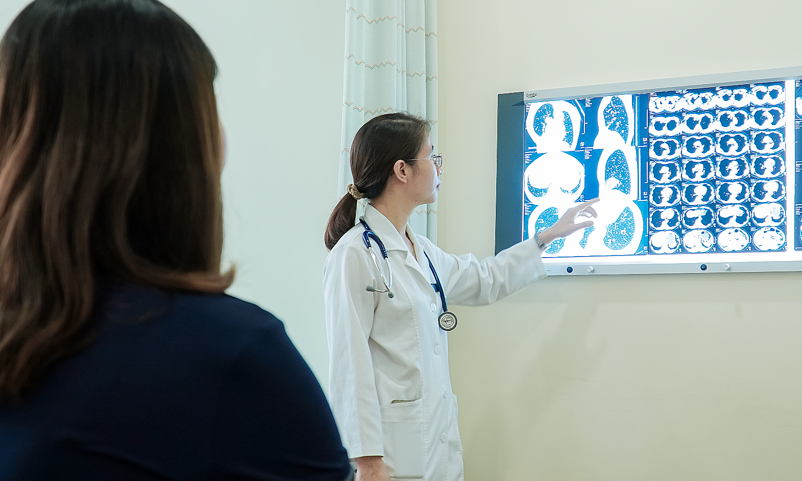 Should intravenous fluids be administered for pleural effusion?
