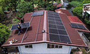 Filipinos rush to install rooftop solar power