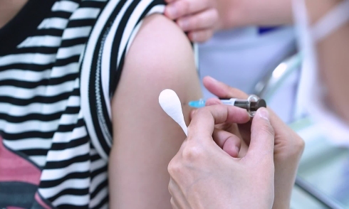 Young people proactively get HPV vaccination