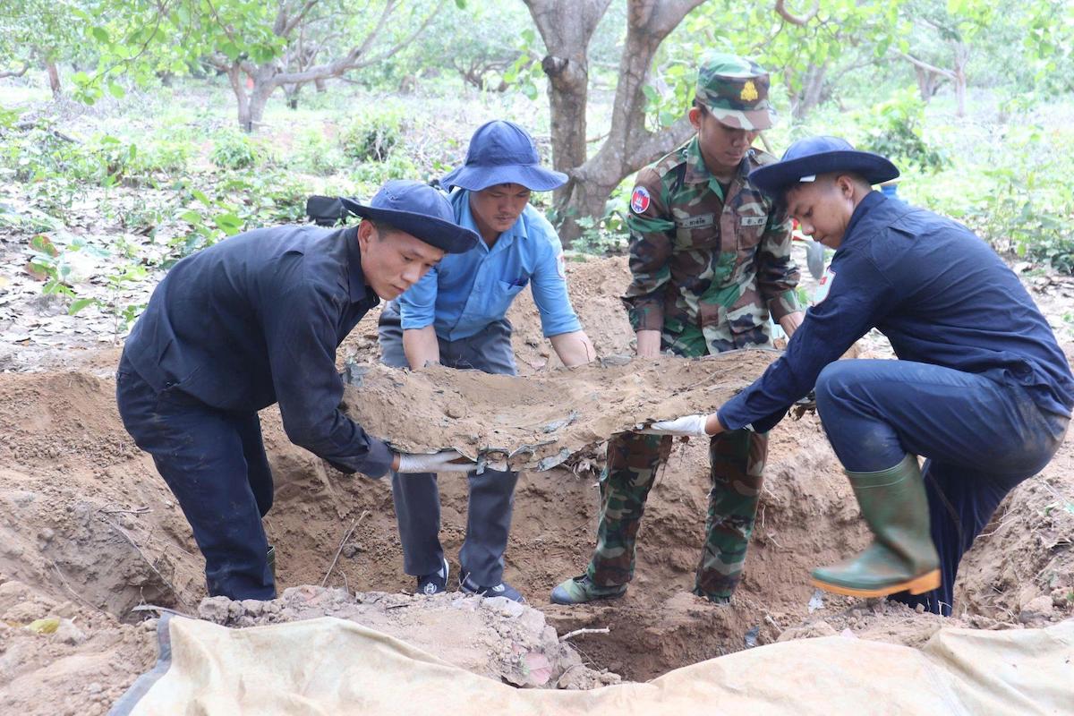 Dong Nai welcomes 62 martyrs' remains from Cambodia