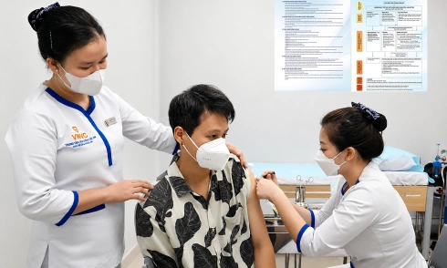 Why foreign students choose to get vaccinated in Vietnam
