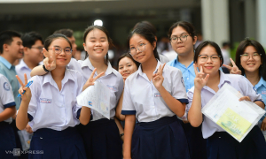 Top 15 schools with the highest 10th-grade admission scores in TP HCM