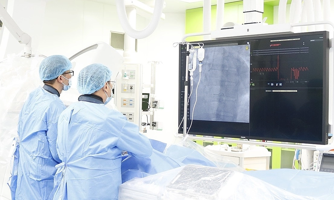 Father suffers heart attack on trip to take son for treatment