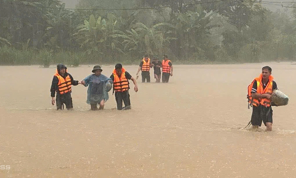 Rain and floods besiege many communes and villages in northern mountainous region