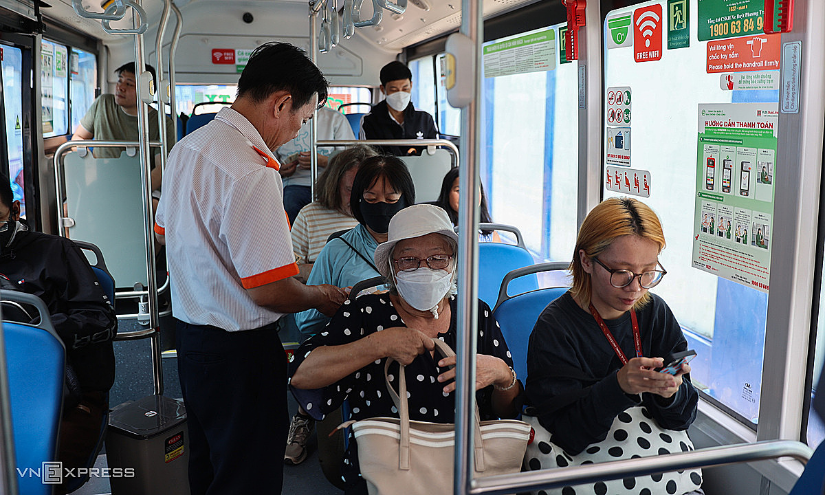 Ho Chi Minh City offers free bus fares starting today