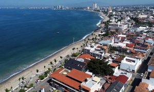 Crocodile drags man into sea in Mexico