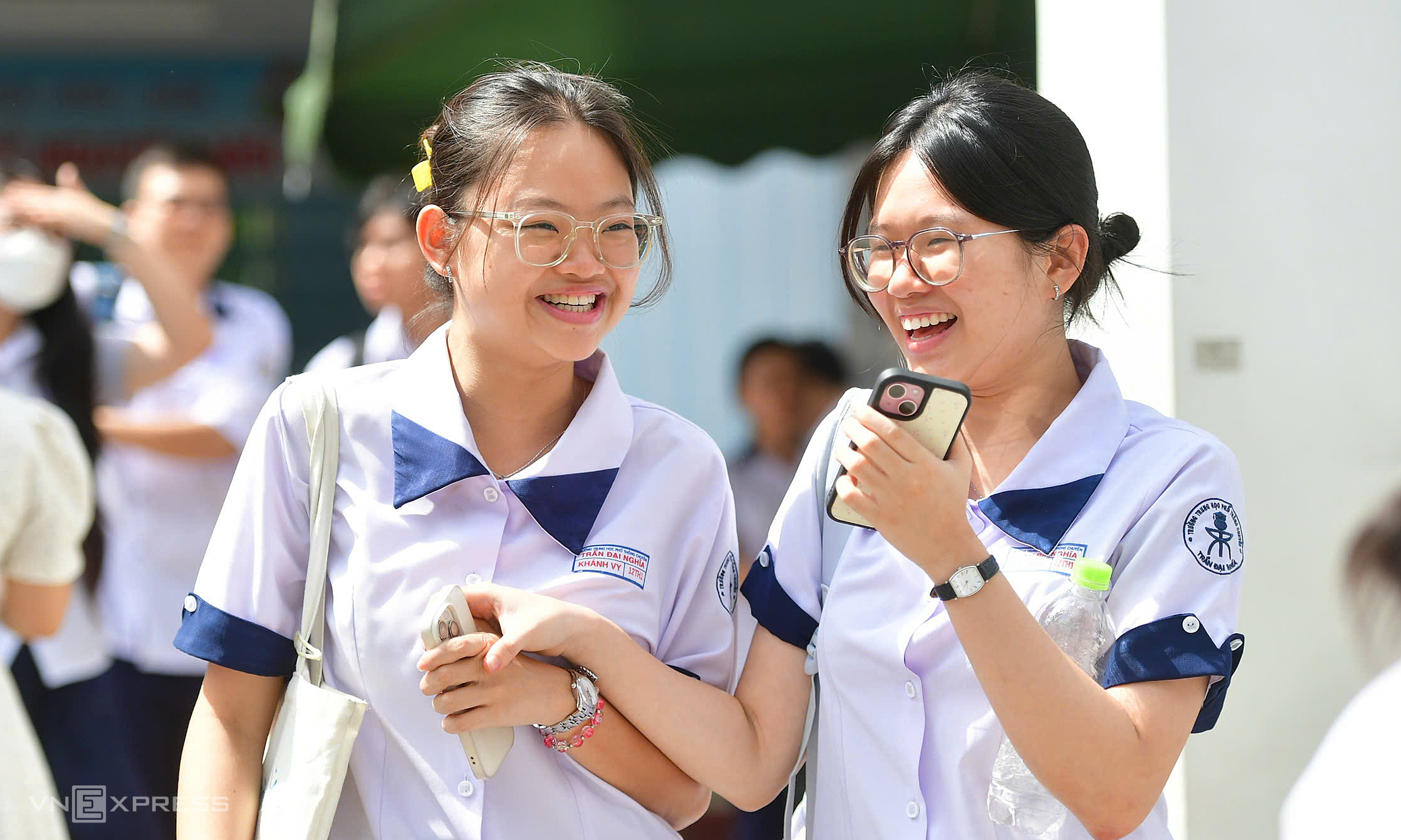 Five top scorers achieve perfect 30/30 scores