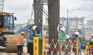 Construction of diaphragm walls for Ben Thanh - Tham Luong underground metro station
