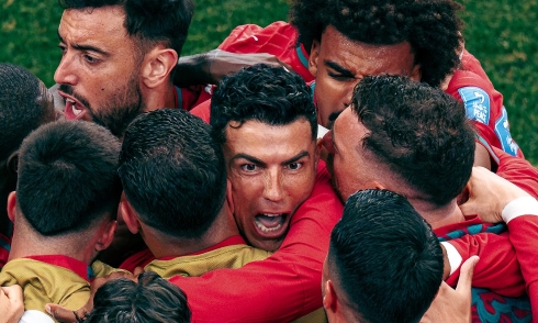 Behind the photo with 12 million likes on Ronaldo's page