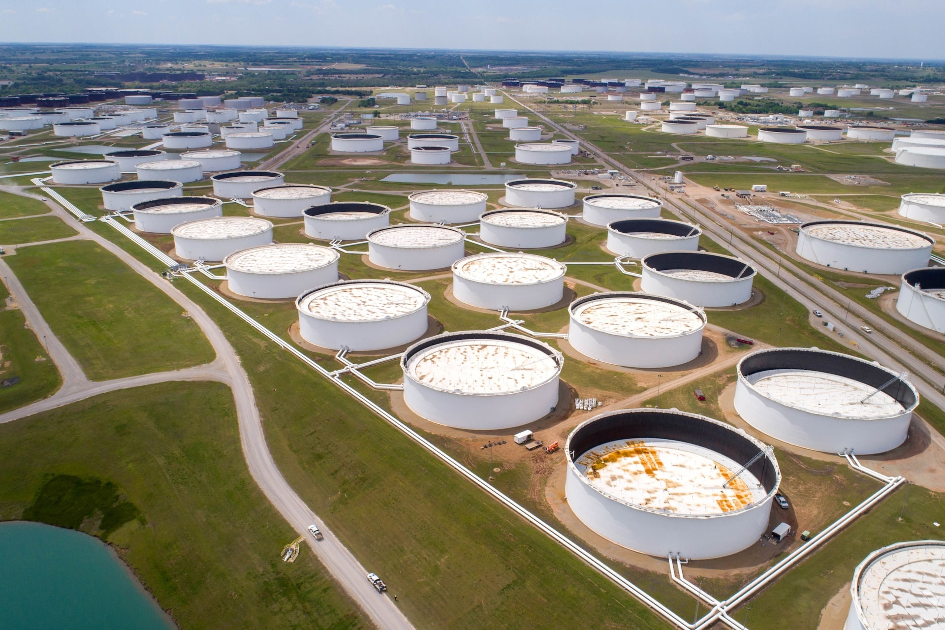 World oil prices hit 4-month low