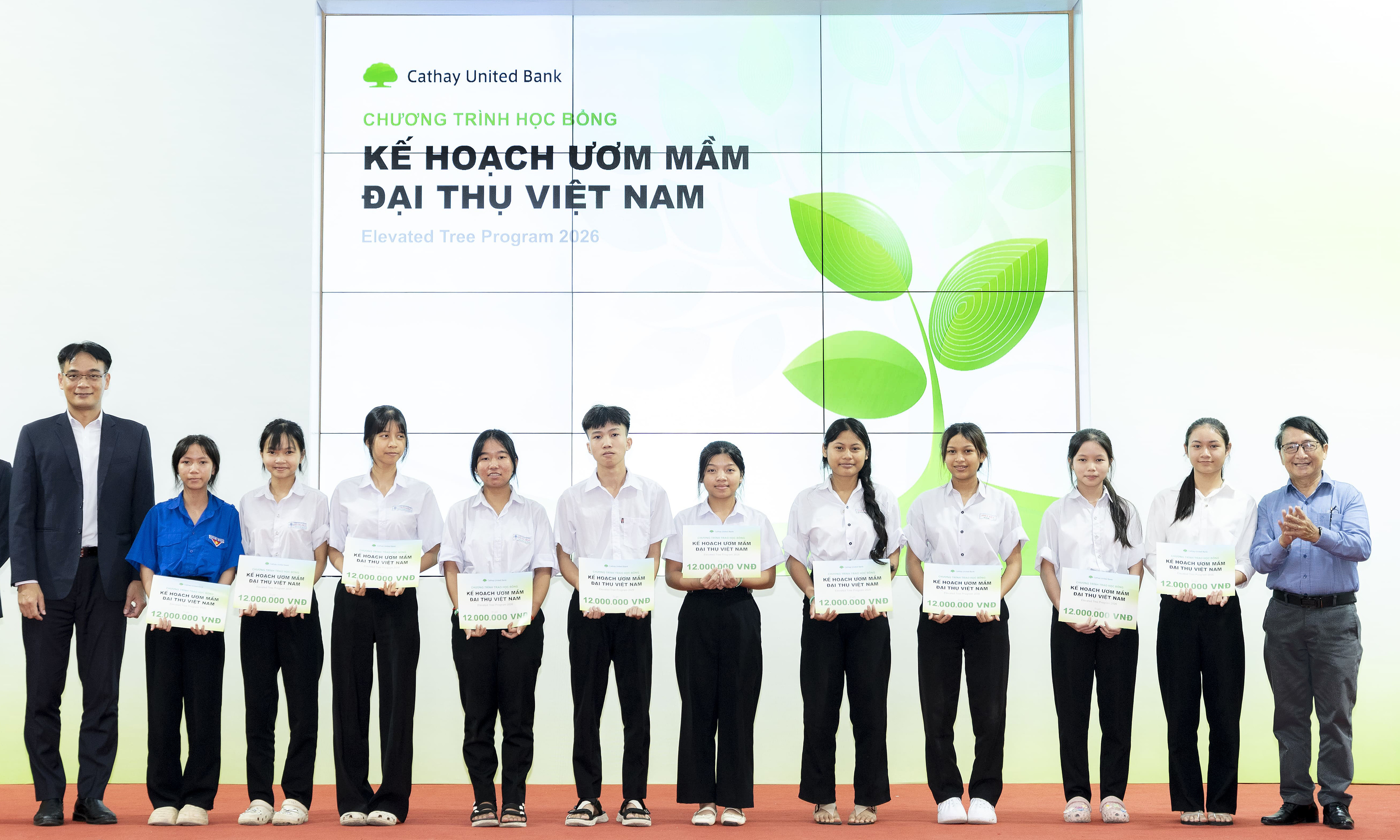 CUBHCM awards scholarships to disadvantaged students in Da Nang, Ho Chi Minh City