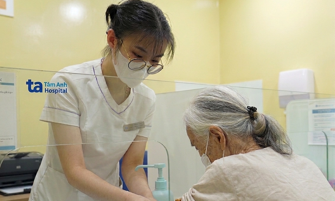 101-year-old woman with multiple underlying conditions experiences recurrent pneumonia