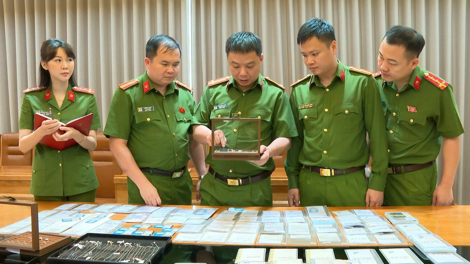 Thanh Hoa police uncover 28,000-diamond smuggling ring linked to livestream sales